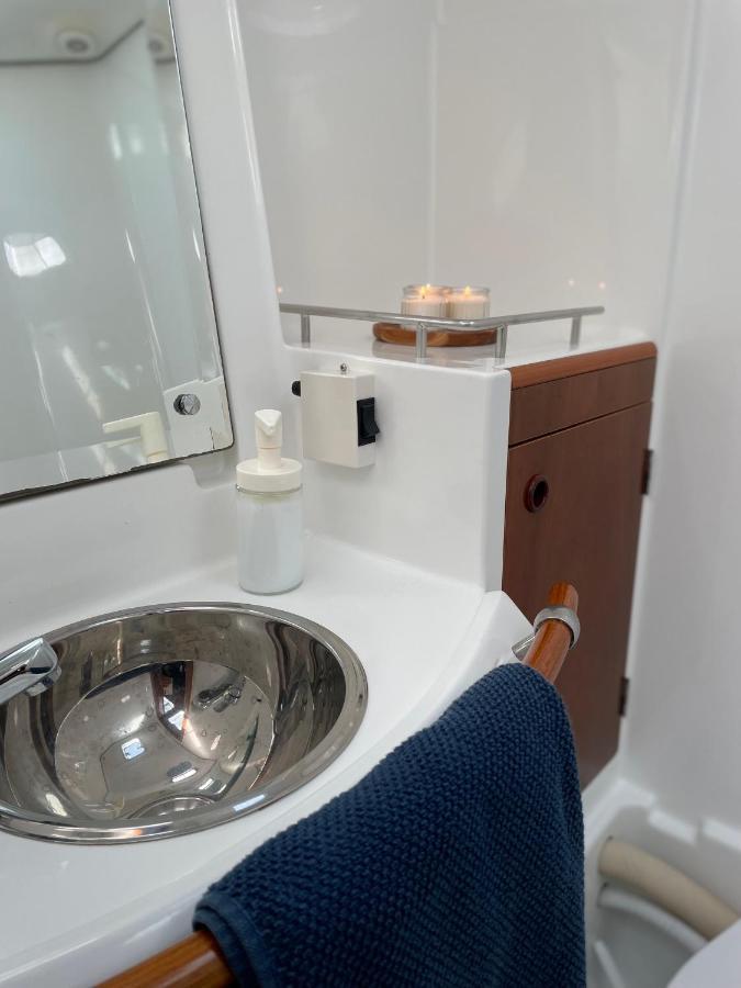 Beautiful And Comfortable Sailboat With Secure Parking Available Ξενοδοχείο Βαρκελώνη Εξωτερικό φωτογραφία